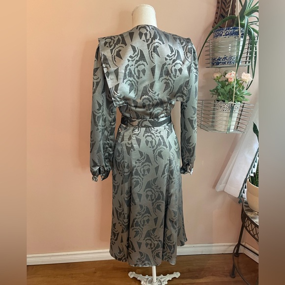Vintage Elegant Silver Foil ‘Tobi’ Long Sleeve Belted Cocktail Dress Size Small - Picture 5 of 11